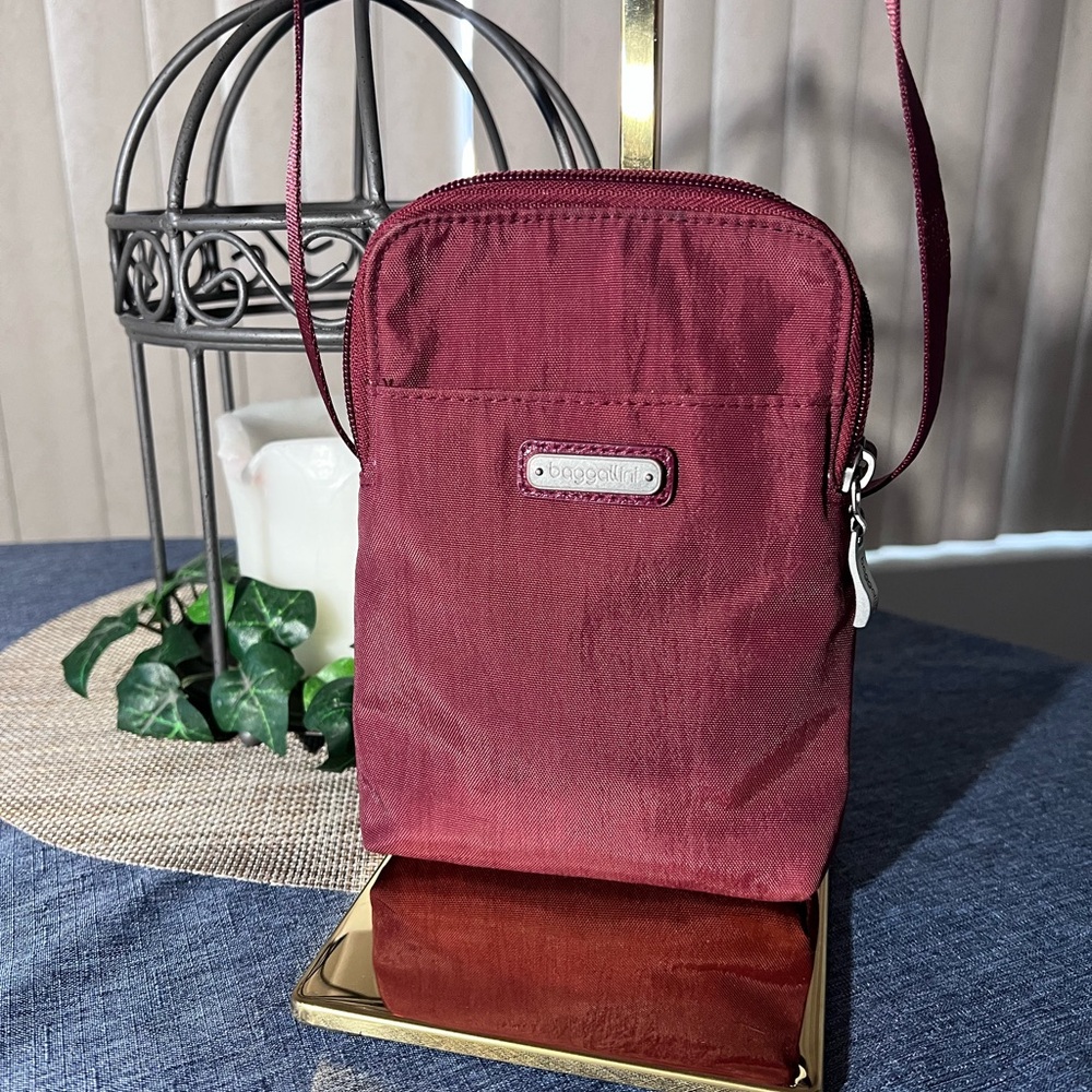 Baggallini Burgundy Mini  Messenger Bag Great for Travel or Everyday